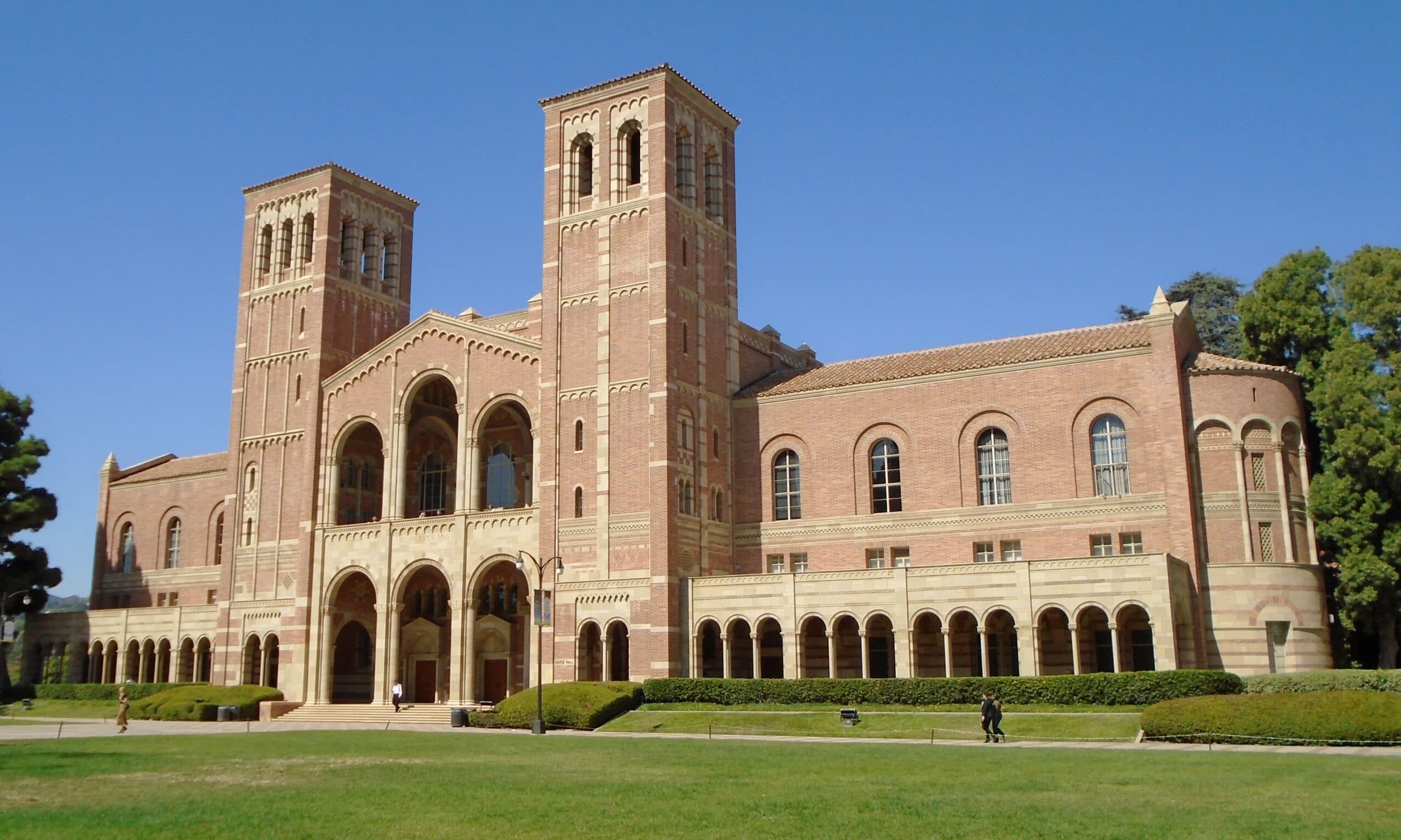 How to get into University of California LA (UCLA) - Insights on Admission Process